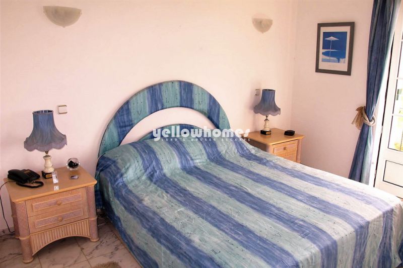 Espaçoso apartamento T2 sito num condomínio de golfe perto do Carvoeiro